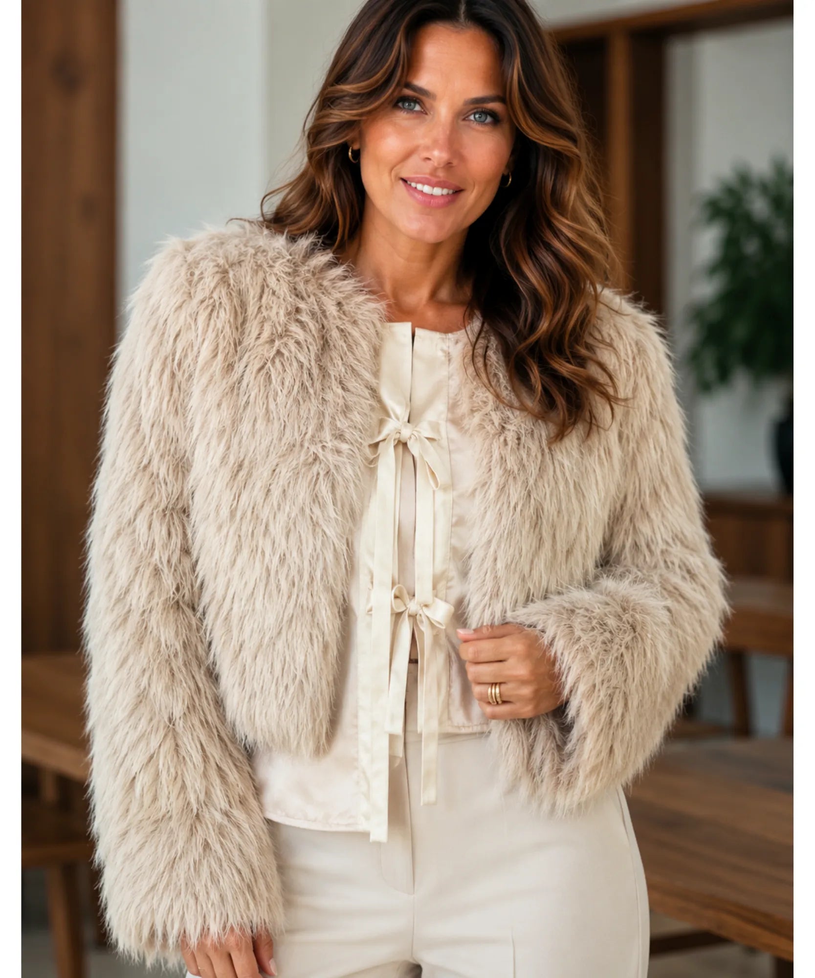 Comprar casaco de pelo feminino curto sofisticado com amarração e forro quente para inverno ou frio intenso barato ANELLIMN 