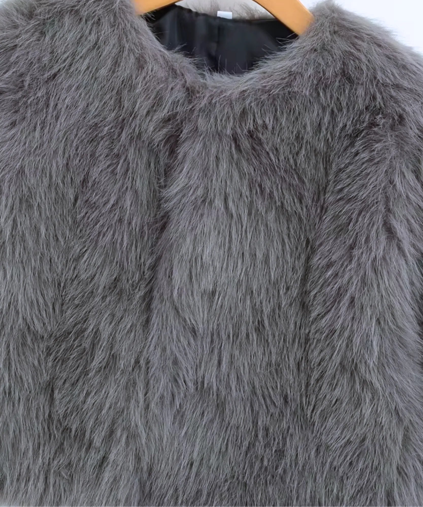 Casaco de pelo feminino curto elegante com forro macio e acabamento sofisticado para inverno, noite ou eventos barato ANELLIMN