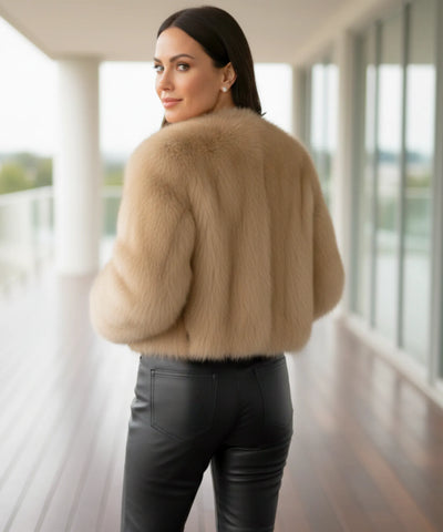 Casaco de Pelo Feminino Curto Sofisticado para Inverno | Miller