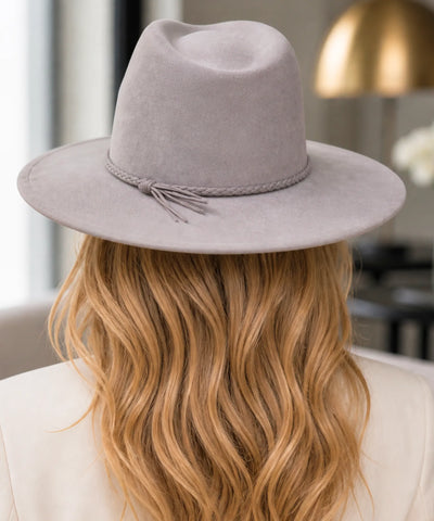 Comprar chapéu country feminino aba larga camurça cordão trançado copa fedora promoção ZARA