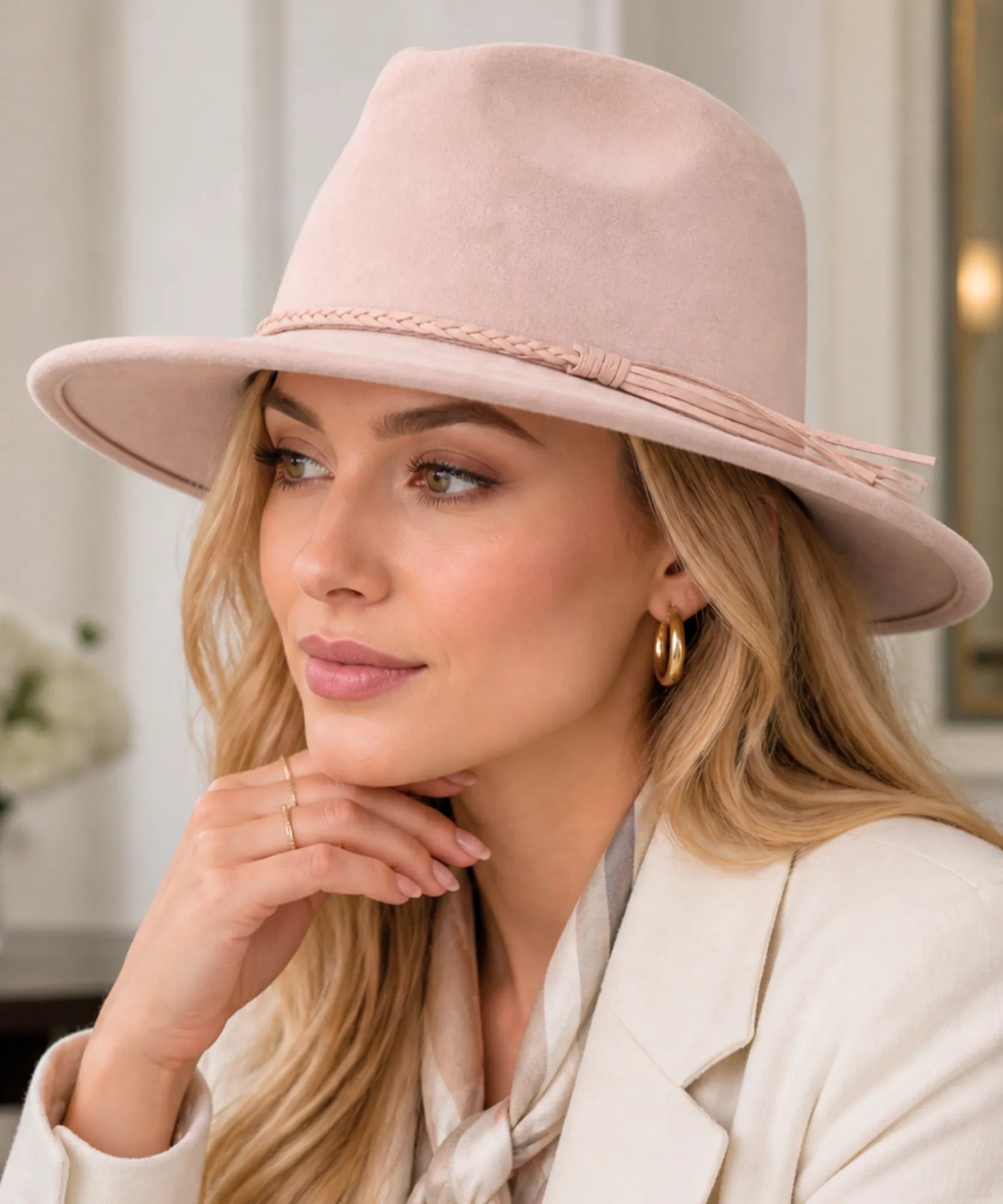 Comprar chapéu country feminino aba larga camurça cordão trançado copa fedora promoção ZARA
