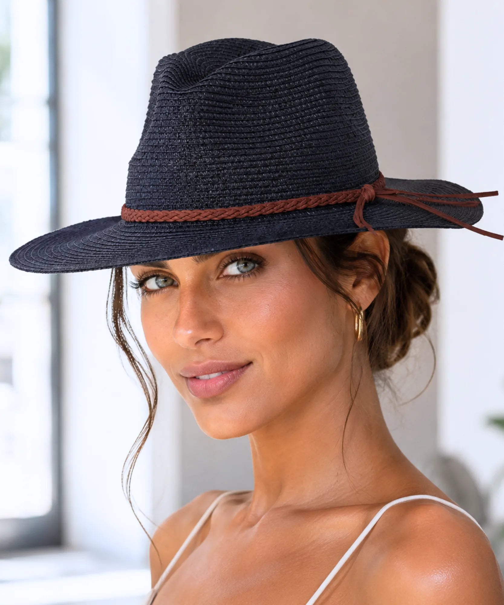 Chapéu de praia feminino de palha preto com cordão trançado