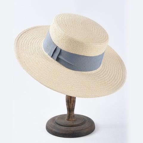 Chapéu de Praia de Palha - Seu toque de estilo e proteção solar em um acessório elegante.
