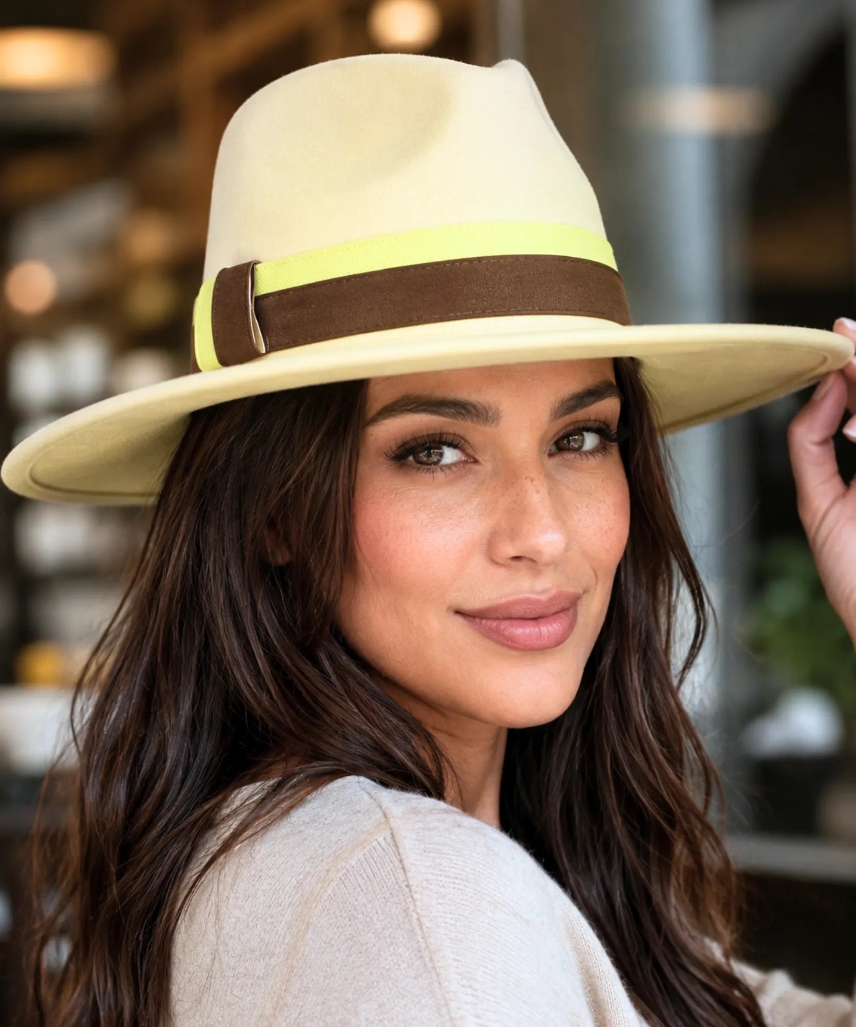 Comprar chapéu fedora feminino aba larga camurça fita bicolor copa estruturada elegante barata em promoção Anellimn