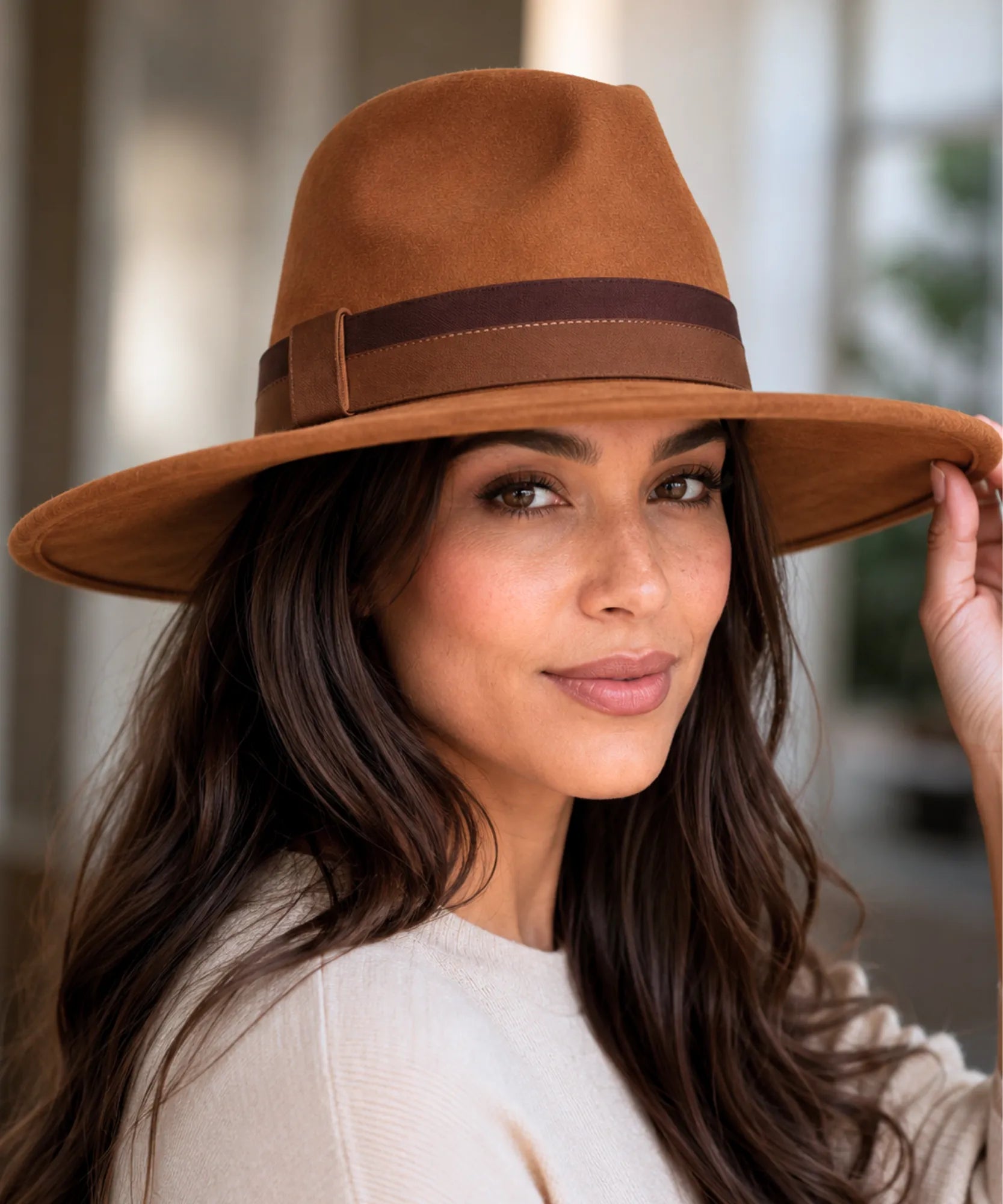 Comprar chapéu fedora feminino aba larga camurça fita bicolor copa estruturada elegante barata em promoção Anellimn