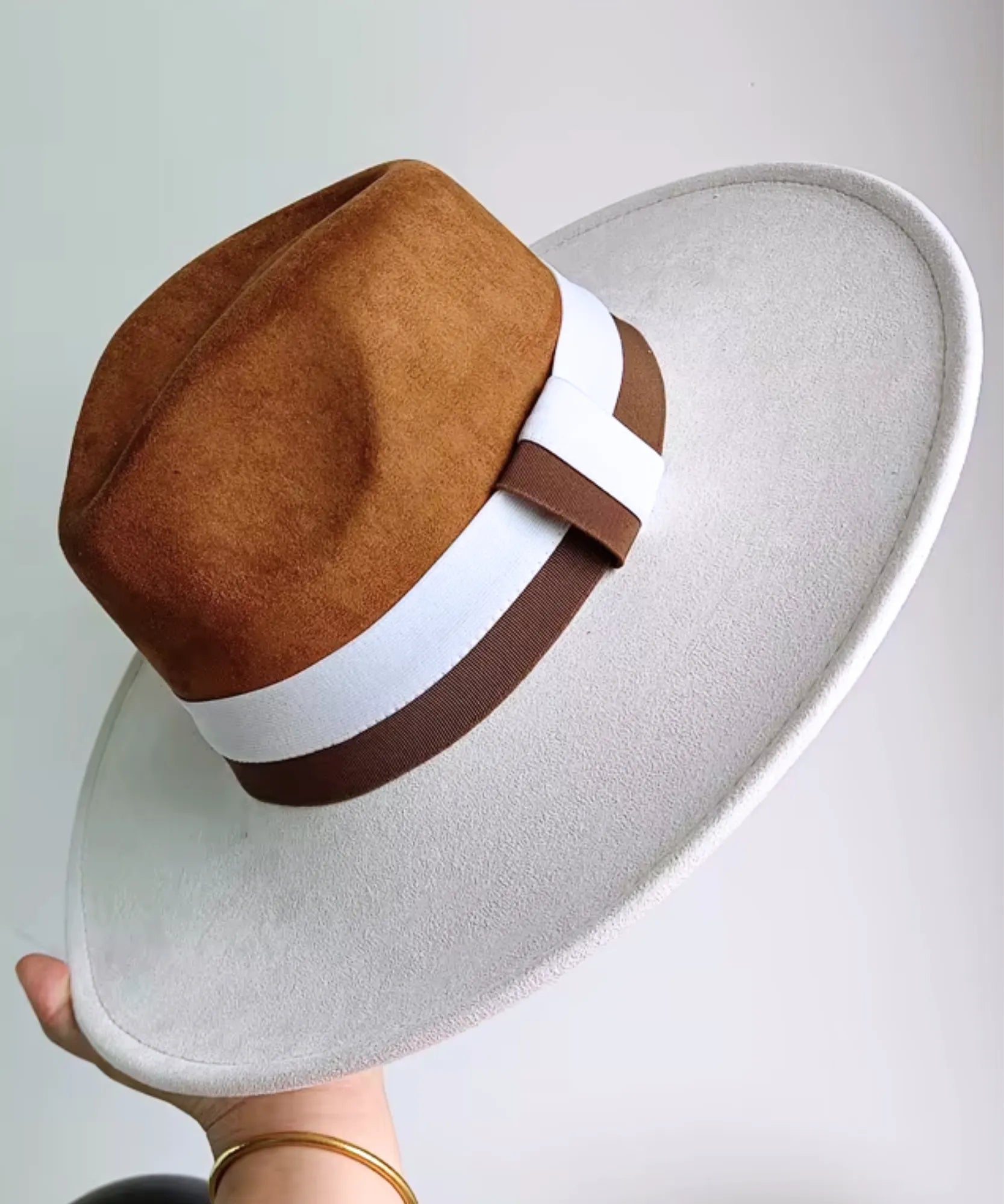 Comprar chapéu fedora feminino aba larga camurça fita bicolor copa estruturada elegante barata em promoção Anellimn