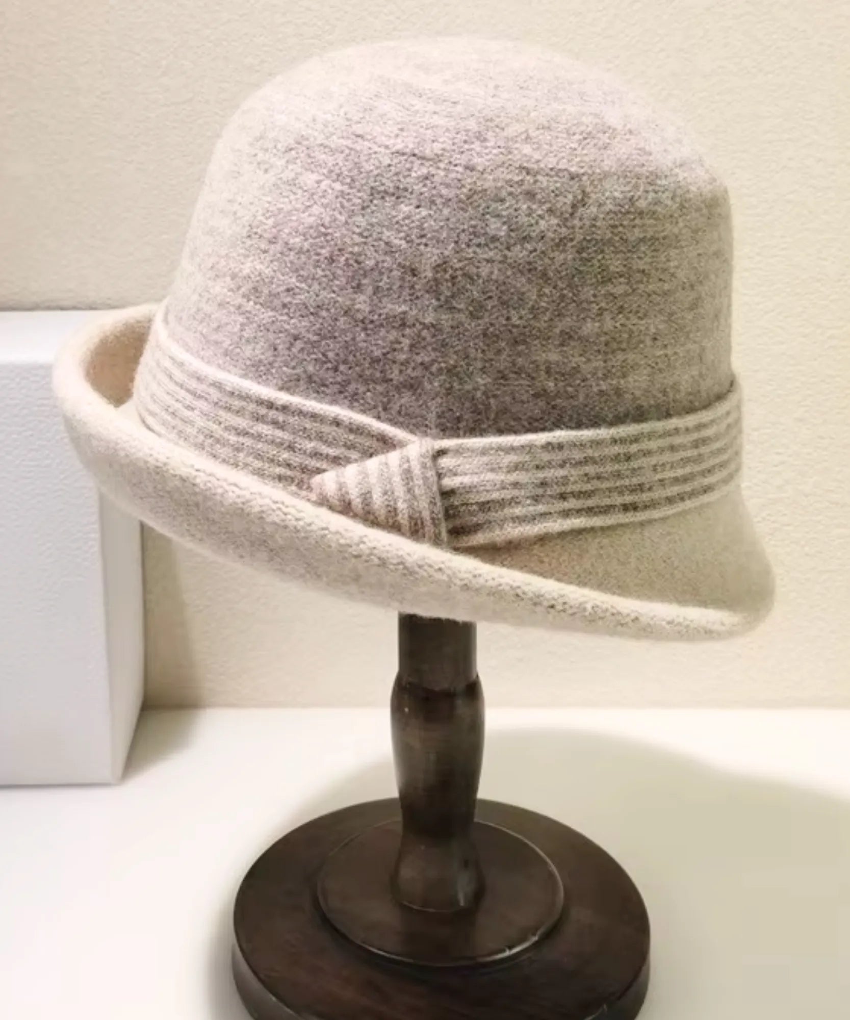 Comprar chapéu feltro feminino cloche lã aba curta faixa listrada copa arredondada inverno vinho bege preto promoção ANELLIMN