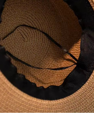Detalhe do acabamento interno do chapéu de praia feminino de palha panamá