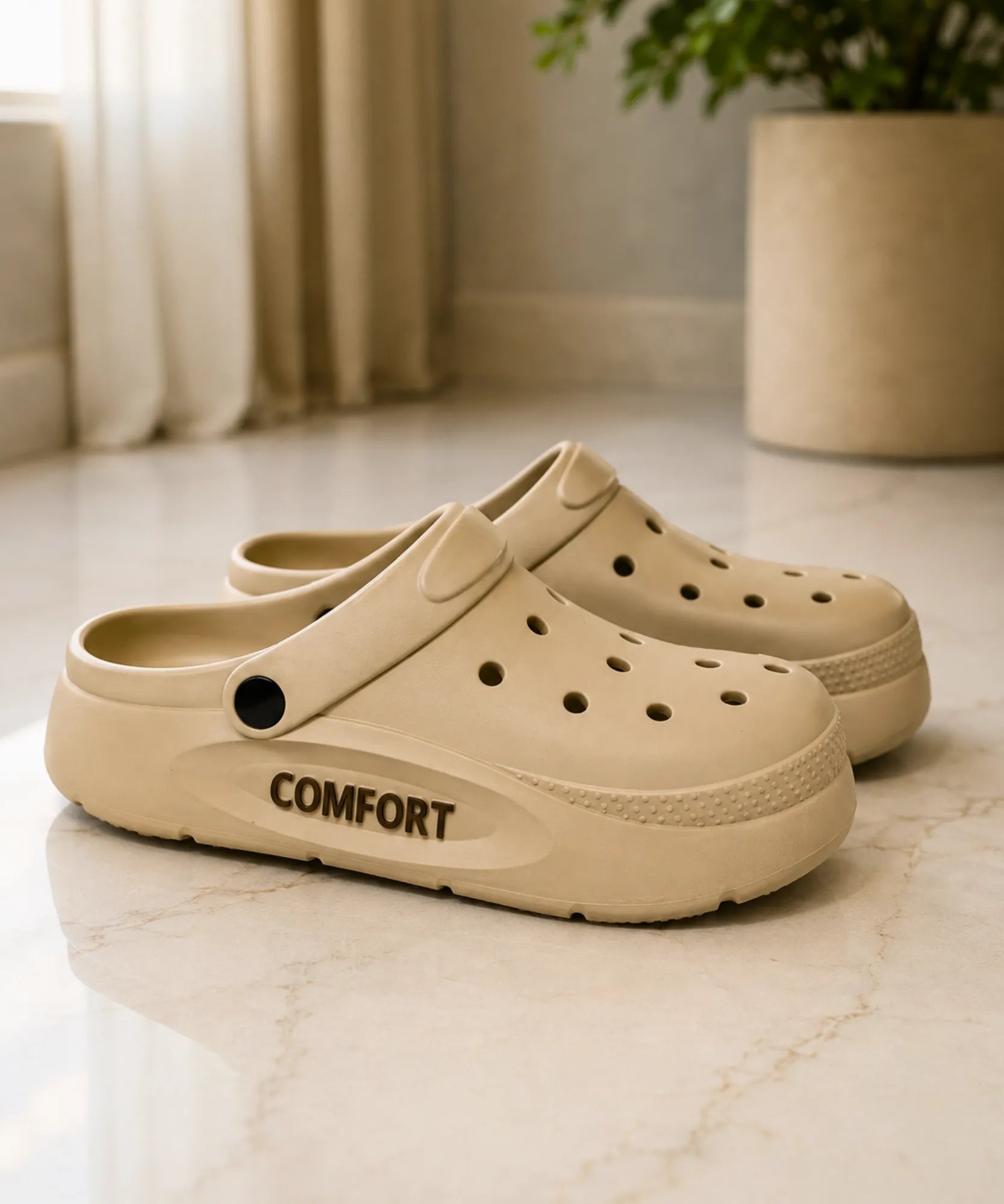 Chinelo masculino marrom em still sobre piso claro