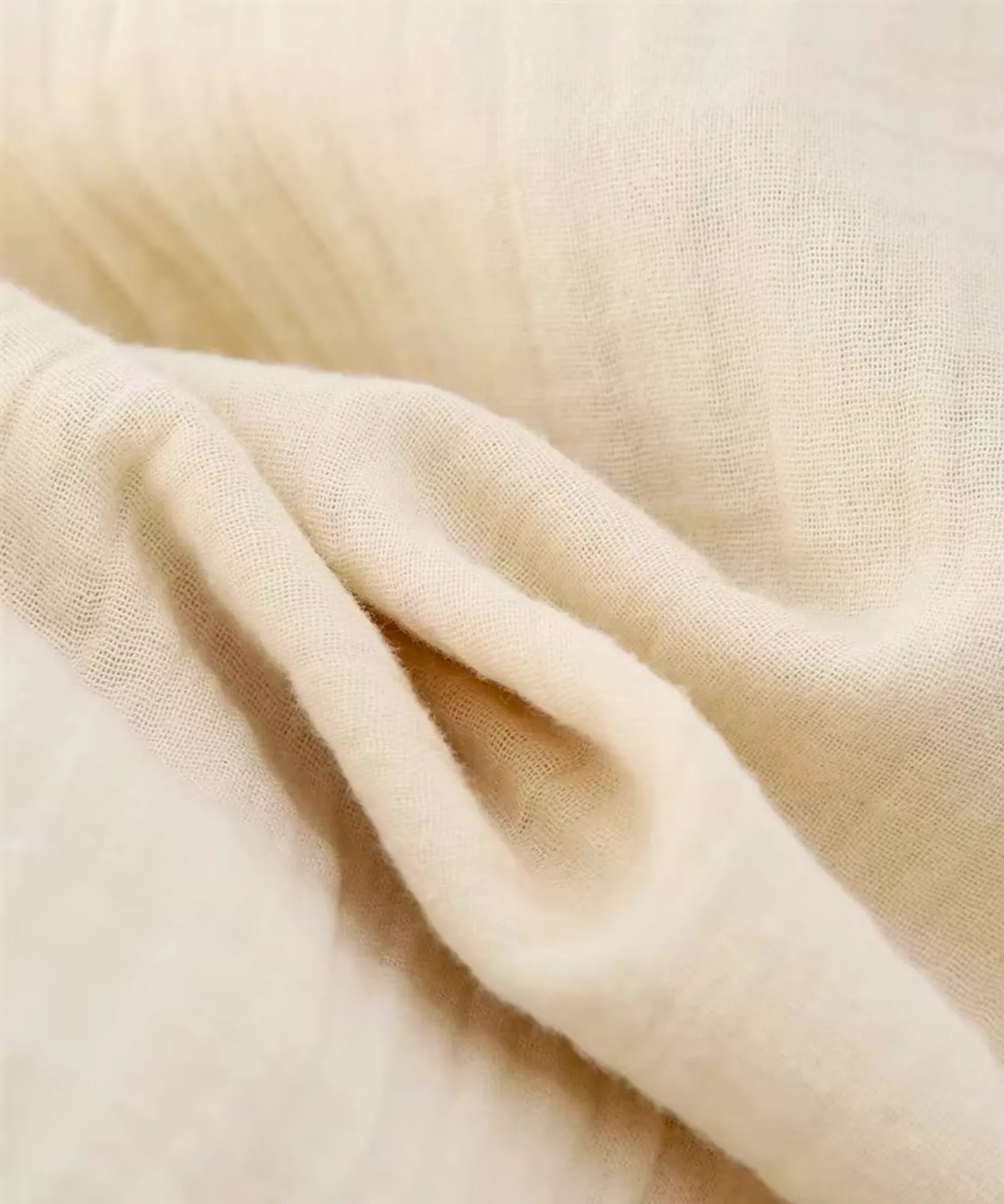 Detalhe da textura do tecido de algodão do colete feminino boho