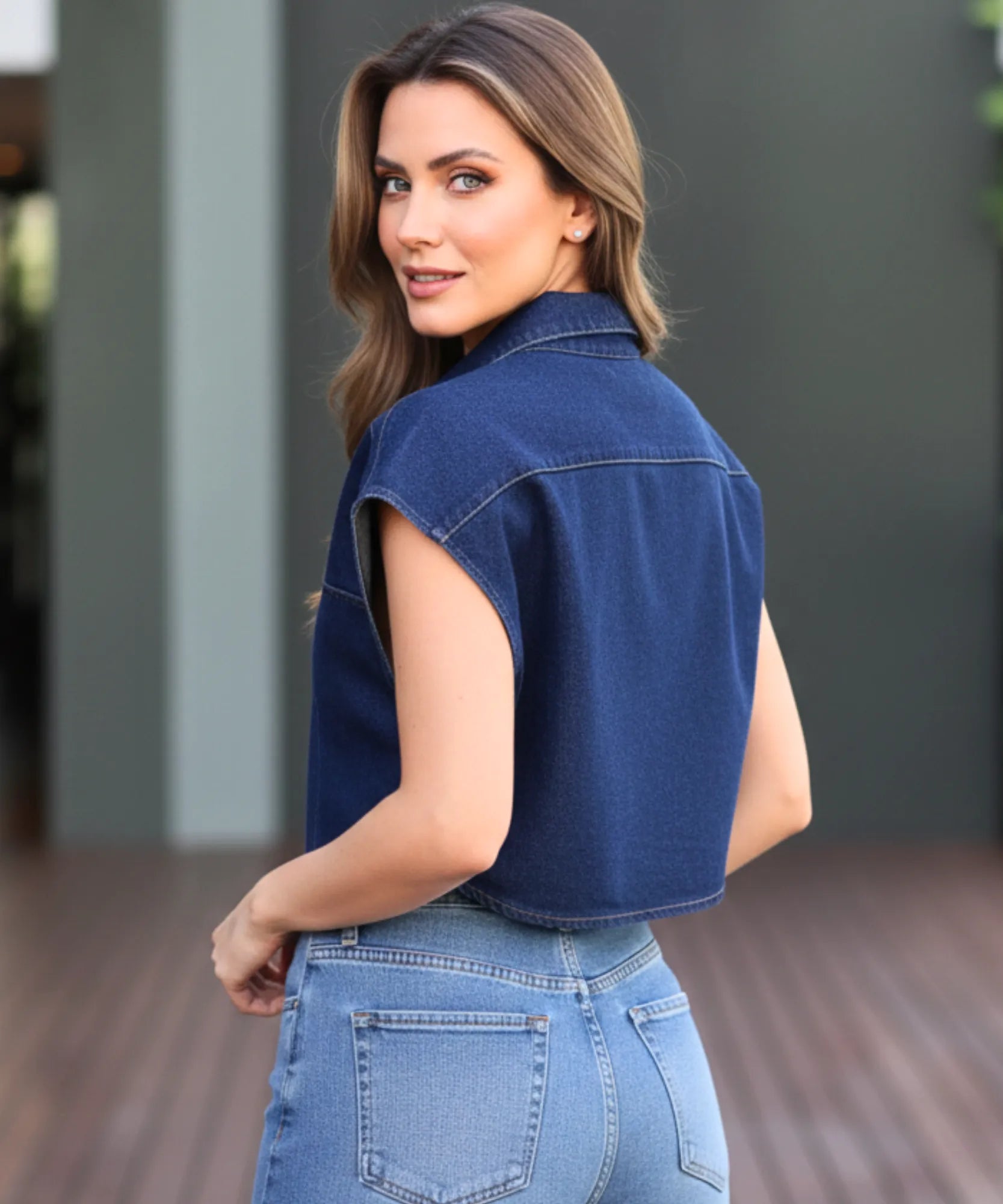 Comprar colete jeans feminino cropped sem mangas com bolsos frontais denim barato ZARA
