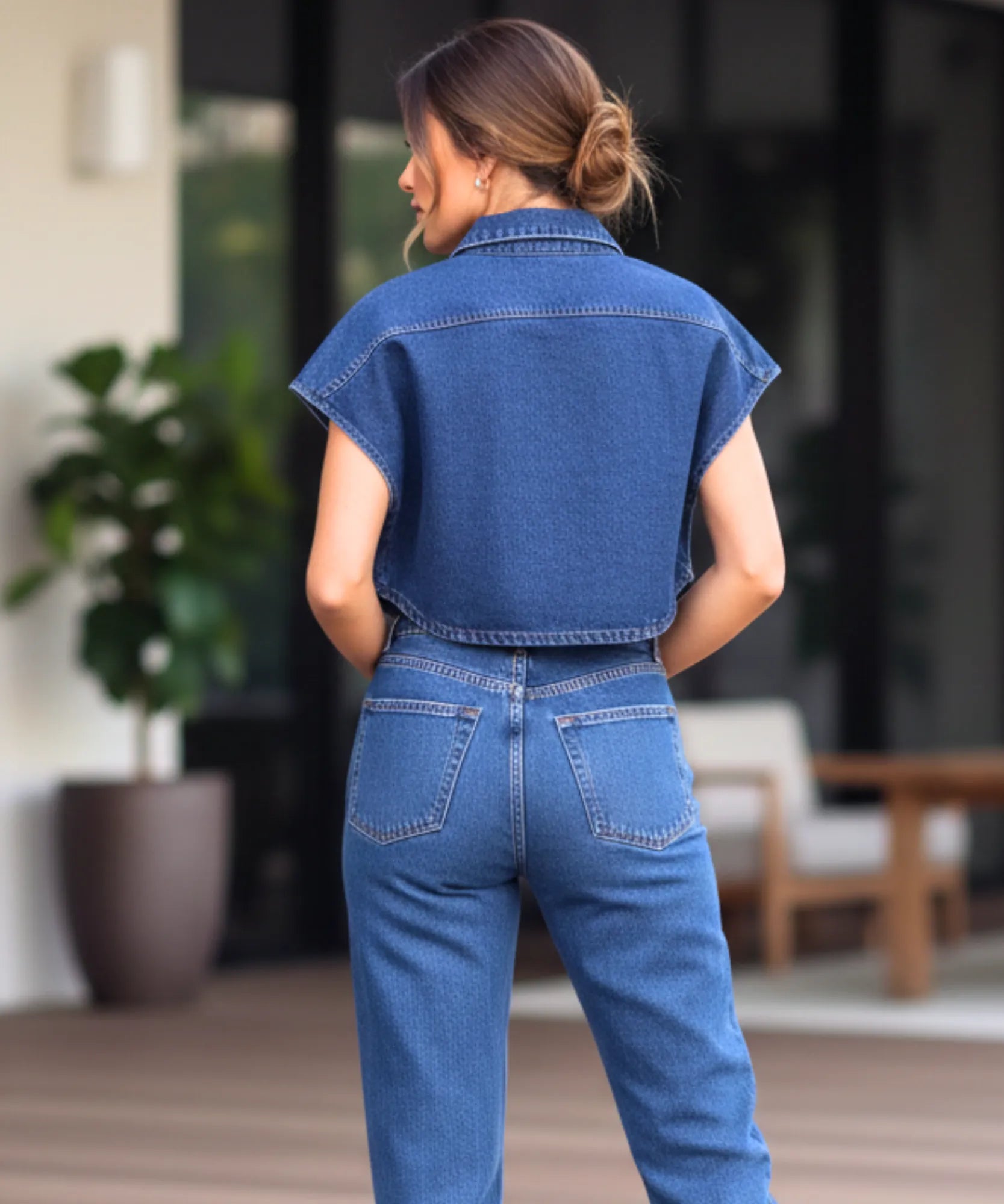 Comprar colete jeans feminino cropped sem mangas com bolsos frontais denim barato ZARA
