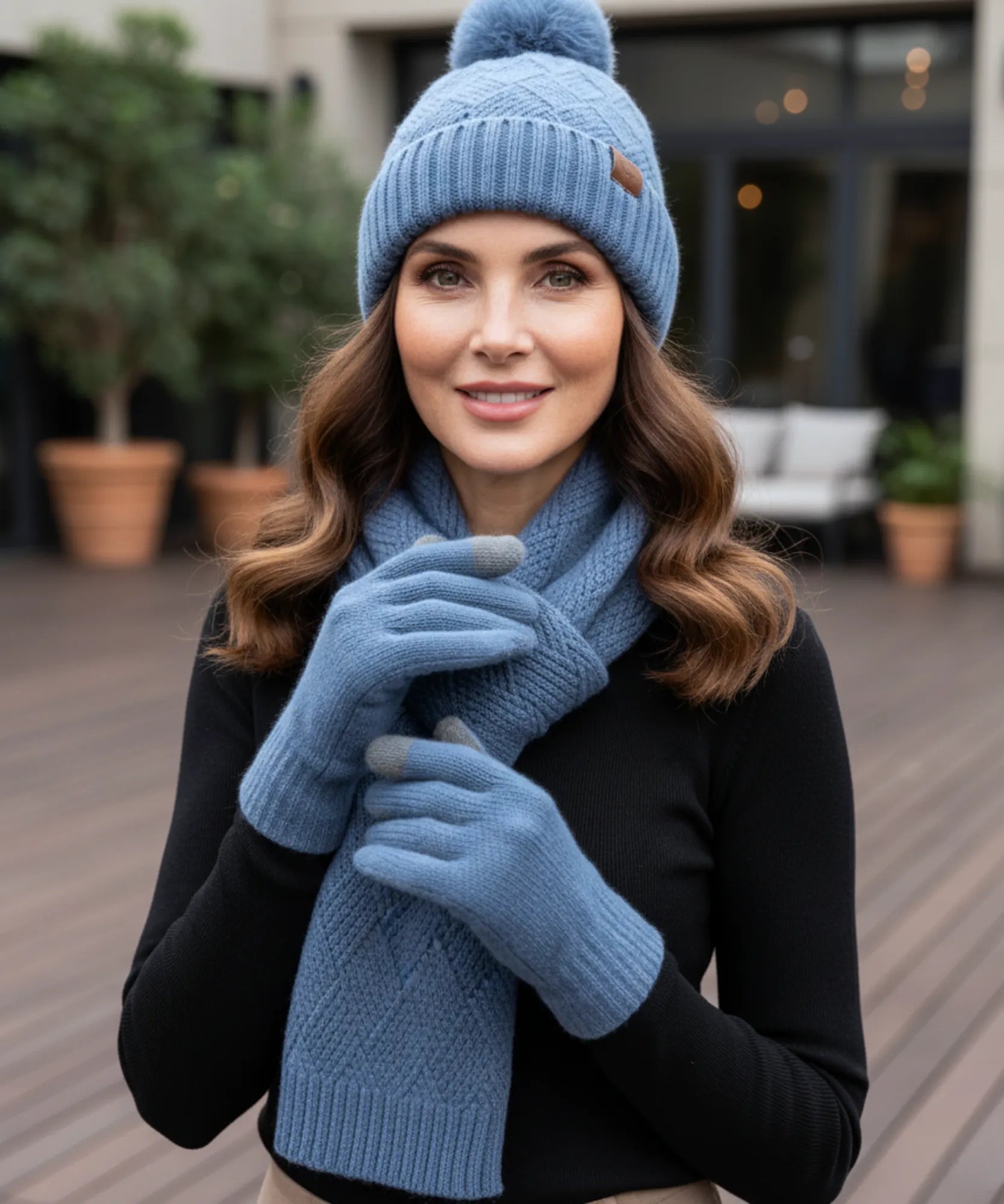 Comprar cachecol feminino kit 3 peças tricô gorro com pompom e luvas touchscreen forro aveludado em promoção ANELLIMN