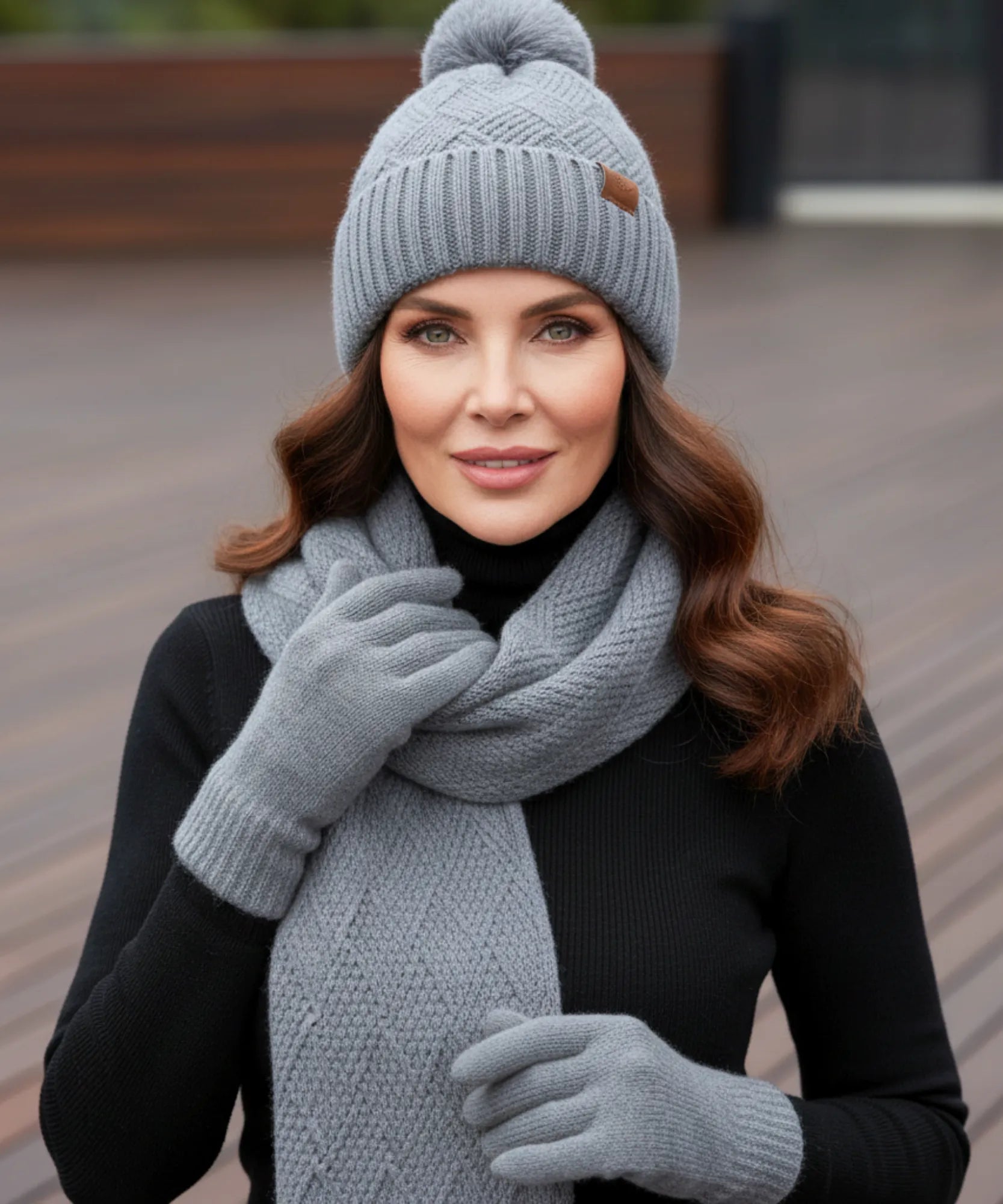 Comprar cachecol feminino kit 3 peças tricô gorro com pompom e luvas touchscreen forro aveludado em promoção ANELLIMN