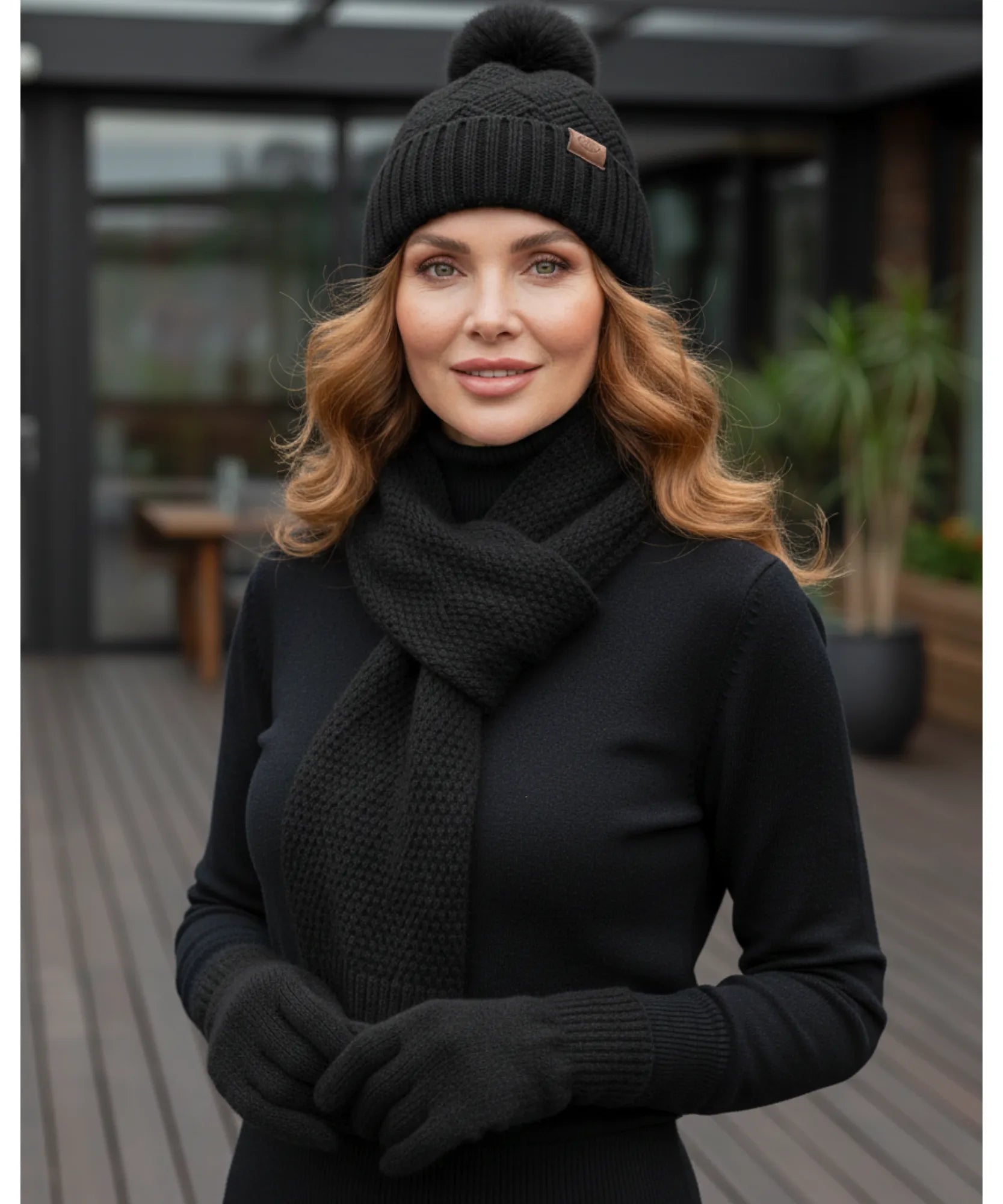 Comprar cachecol feminino kit 3 peças tricô gorro com pompom e luvas touchscreen forro aveludado em promoção ANELLIMN