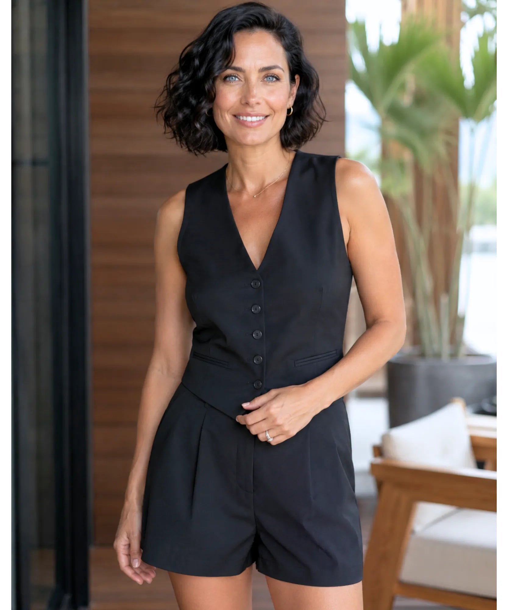 Comprar Conjunto Feminino Alfaiataria Colete e Short Linho para looks casuais ou ambiente profissional em promoção ANELLIMN