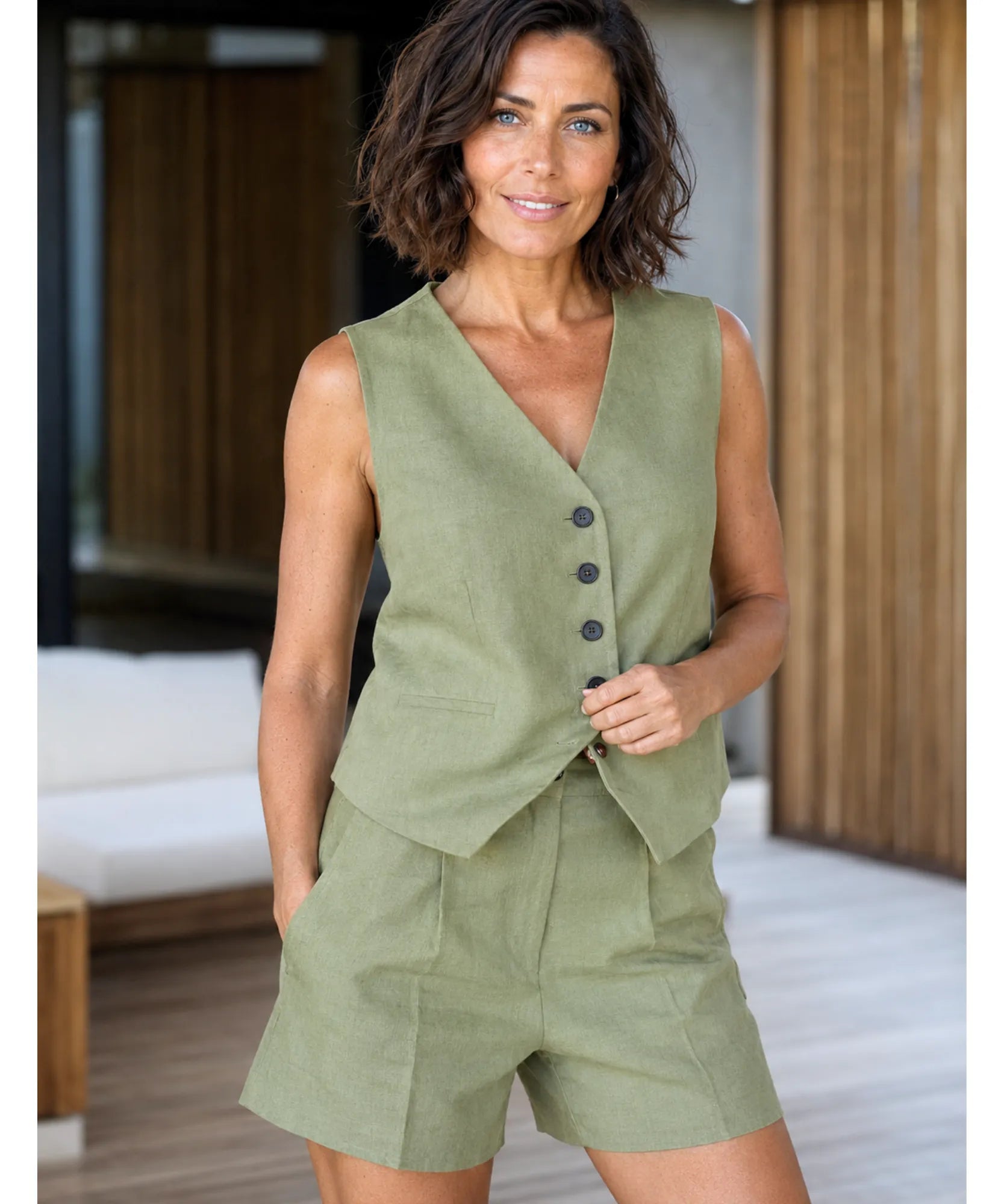 Comprar Conjunto Feminino Alfaiataria Colete e Short Linho para looks casuais ou ambiente profissional em promoção ANELLIMN