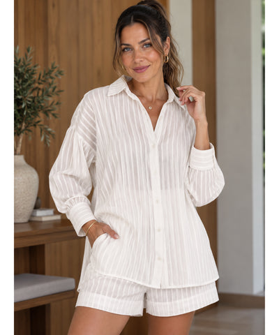 Conjunto feminino camisa oversized e short algodão bege claro listrado, vista de frente