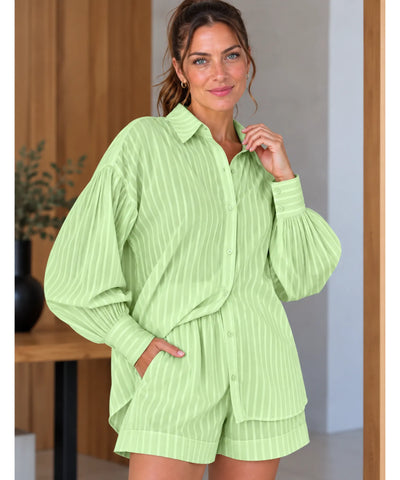 Conjunto feminino camisa oversized e short algodão verde claro listrado, vista de frente