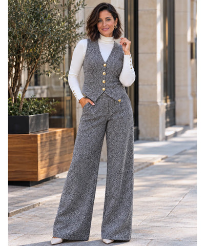 Conjunto de colete tweed cinza com calça pantalona e blusa gola alta