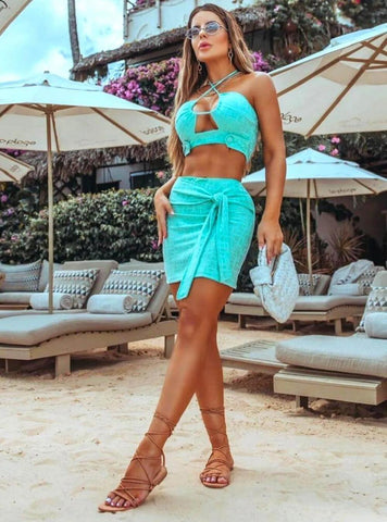 Conjunto Feminino Elegante: Alfaiataria colorida e conjuntos para um guarda-roupa funcional.