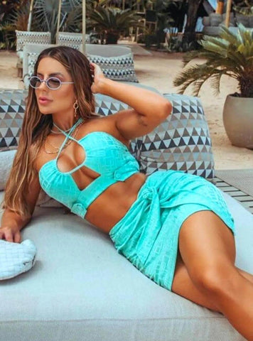 Conjunto Feminino Elegante: Alfaiataria colorida e conjuntos para um guarda-roupa funcional.