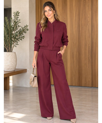 Conjunto de alfaiataria vinho de corpo inteiro com bolsa bege