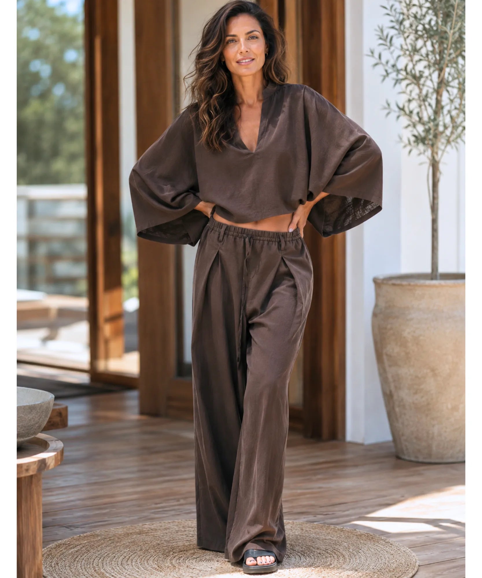 Conjunto kimono marrom com calça pantalona visto de frente