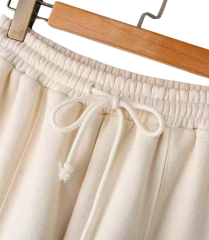 Comprar Conjunto Moletom Feminino com Jaqueta e Calça Larga Off White Bege de algodão grosso peluciado para os dias frios barato  em promoção ZARA


