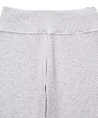 Calça flare feminina cinza claro detalhe do cós elástico