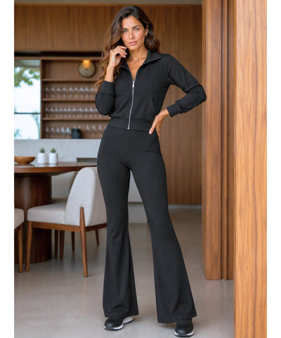 Conjunto moletom feminino flare preto com tênis branco