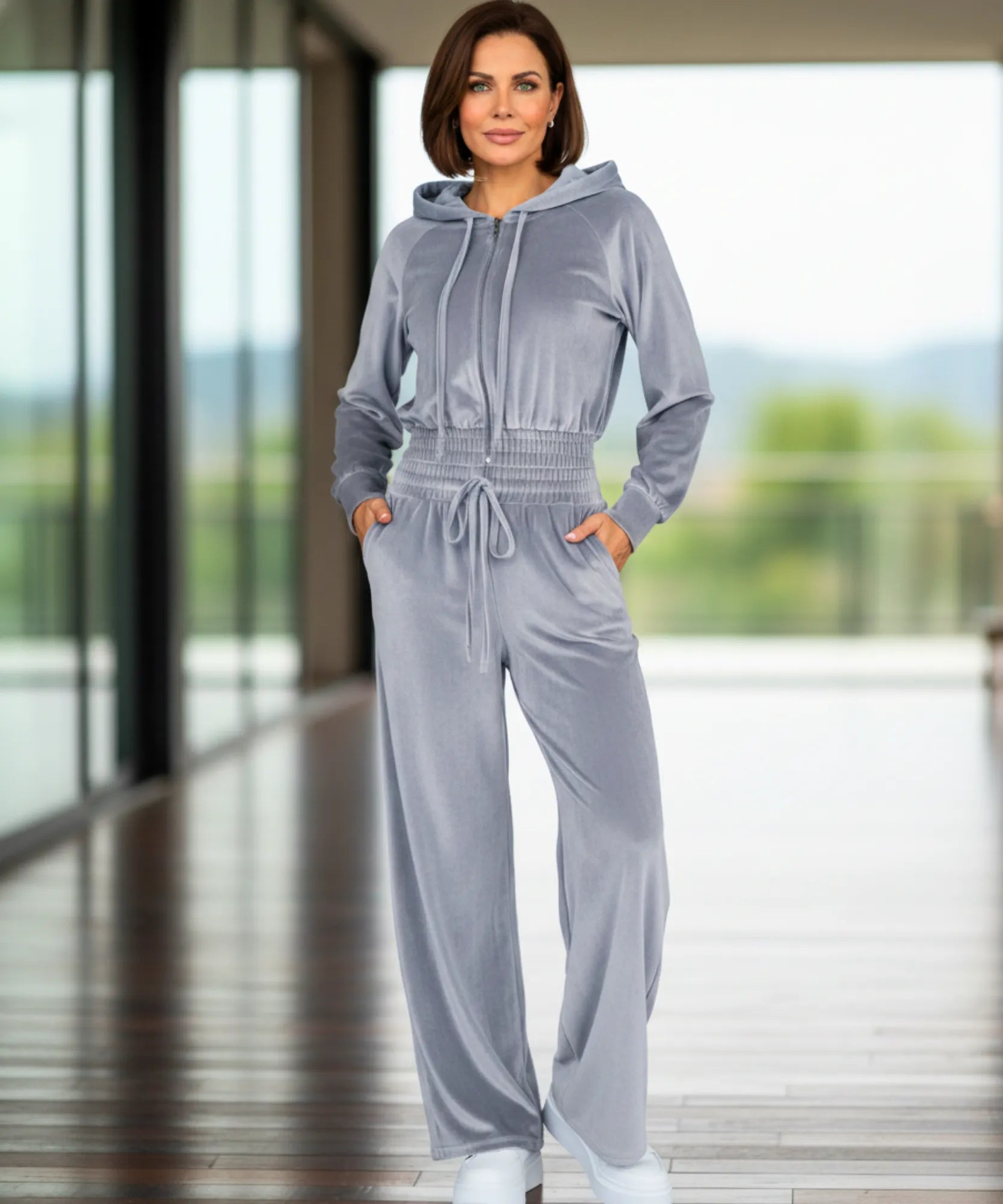 Conjunto moletom feminino veludo com capuz drapeado e calça wide leg. Brilho exclusivo e caimento impecável. Compre agora com frete grátis! ZARA