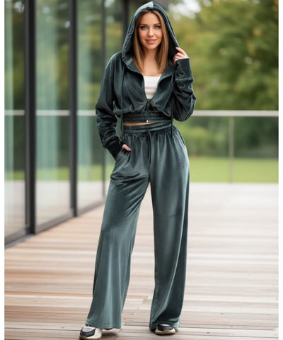Conjunto moletom feminino veludo com capuz drapeado e calça wide leg. Brilho exclusivo e caimento impecável. Compre agora com frete grátis! ZARA