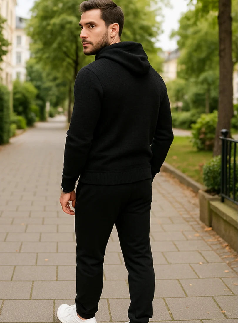 Conjunto moletom masculino com capuz e calça jogger, tecido texturizado premium, modelo moderno slim fit com acabamento flanelado interno.
