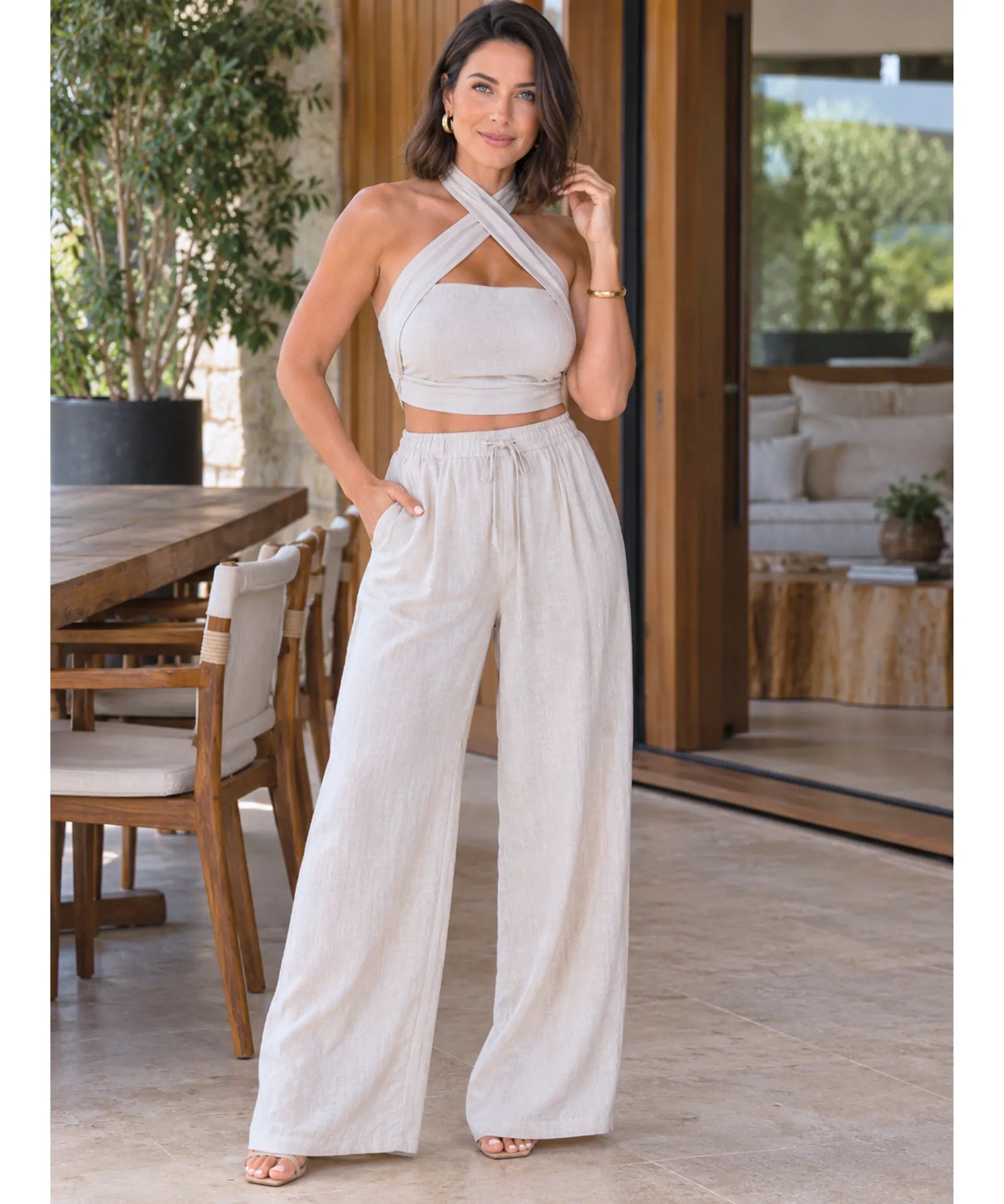 Conjunto pantalona e cropped feminino bege, vista de frente