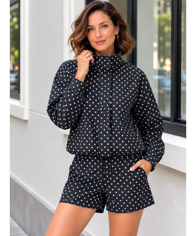Conjunto poá preto com jaqueta e shorts