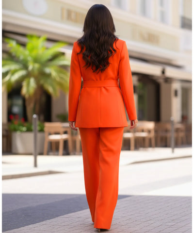 Blazer feminino com faixa e calça flare em alfaiataria moderna em promoção ZARA
