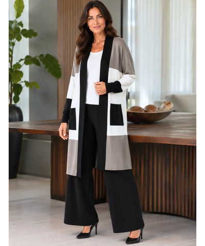 Conjunto tricot feminino bege com calça pantalona preta vista de frente