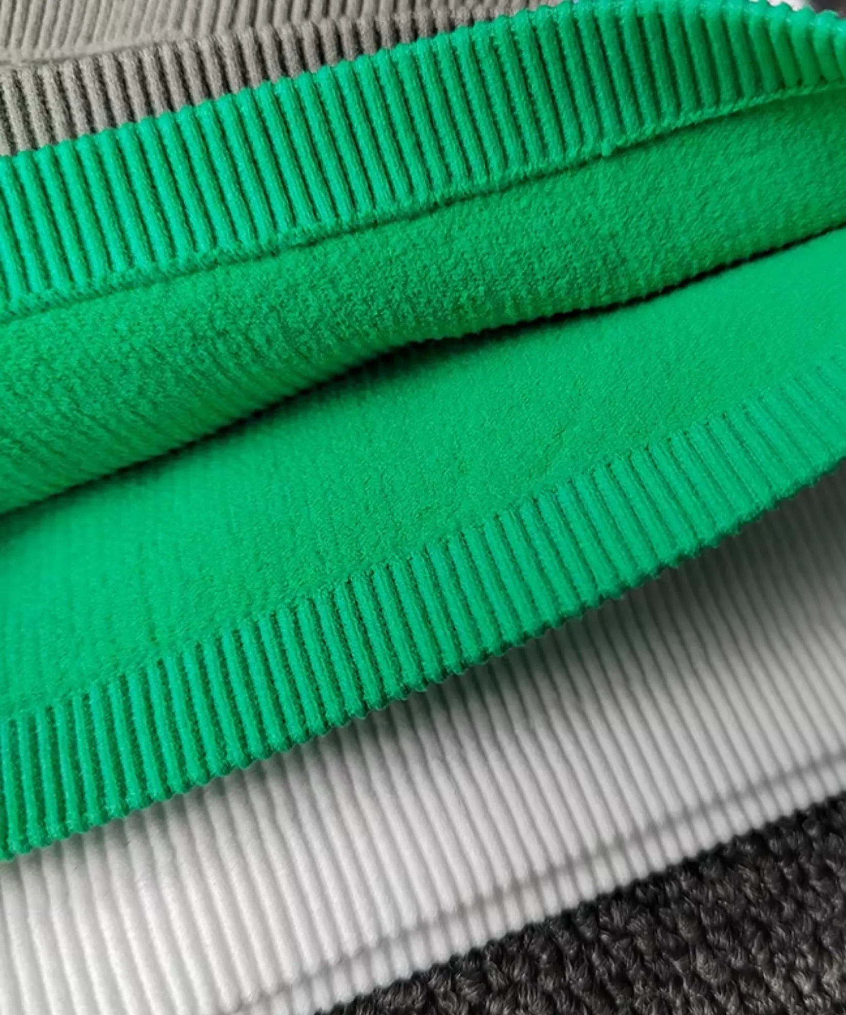 Comprar cropped feminino canelado alças nadador sem bojo malha nylon casual academia promoção ZARA