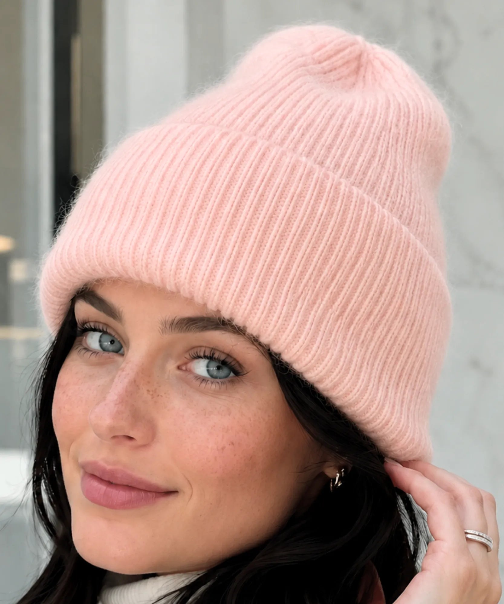 Comprar gorro feminino lã canelado felpudo inverno várias cores touca macia elegante em promoção ZARA