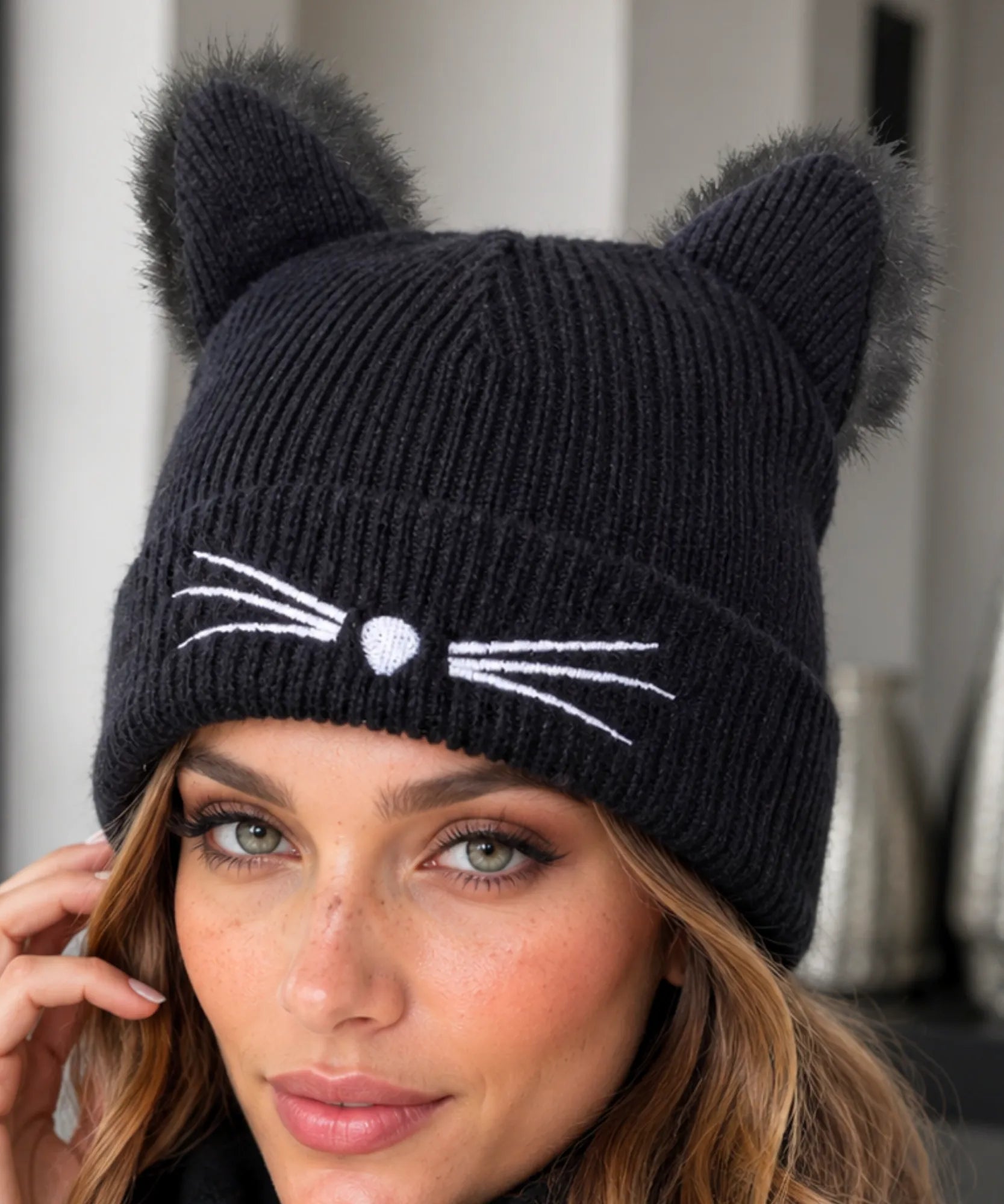 Comprar gorro feminino tricot orelha de gato pompom pelúcia bordado bigode canelado inverno fofo barato ANELLIMN