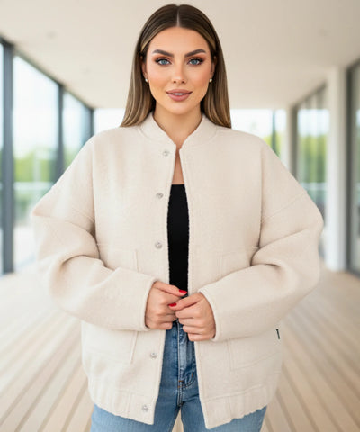 Comprar Jaqueta Bomber Feminina de Lã Batida Bouclê Oversized térmica aquecimento natural inverno em promoção ZARA
