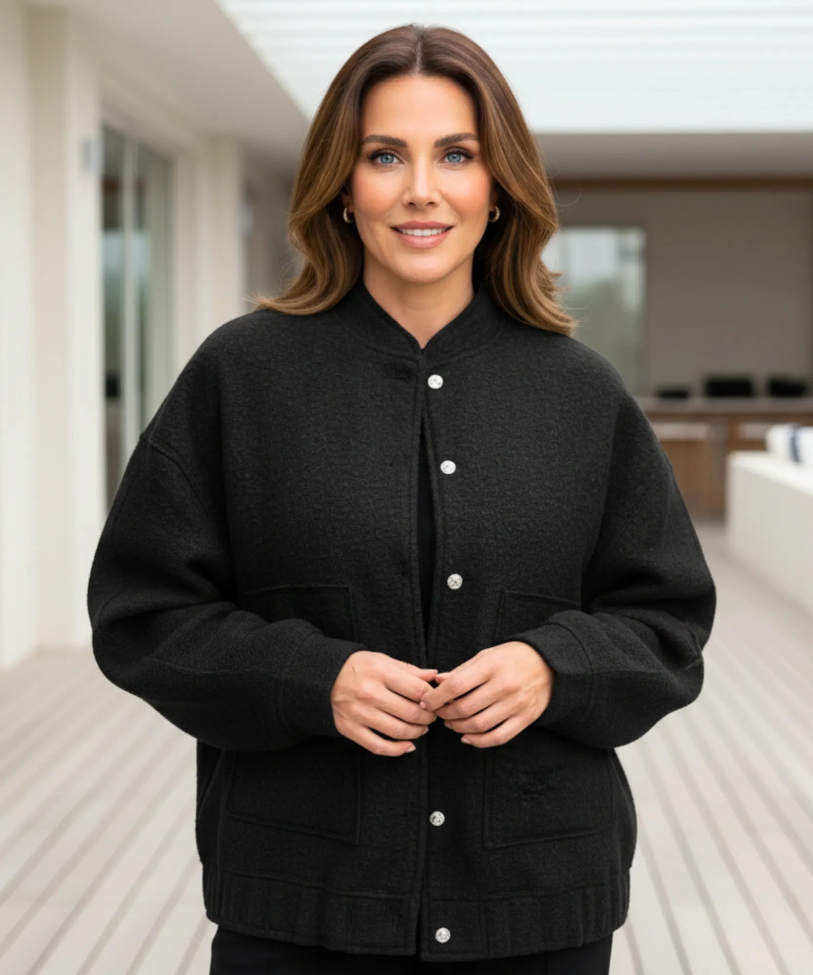 Comprar Jaqueta Bomber Feminina de Lã Batida Bouclê Oversized térmica aquecimento natural inverno em promoção ZARA
