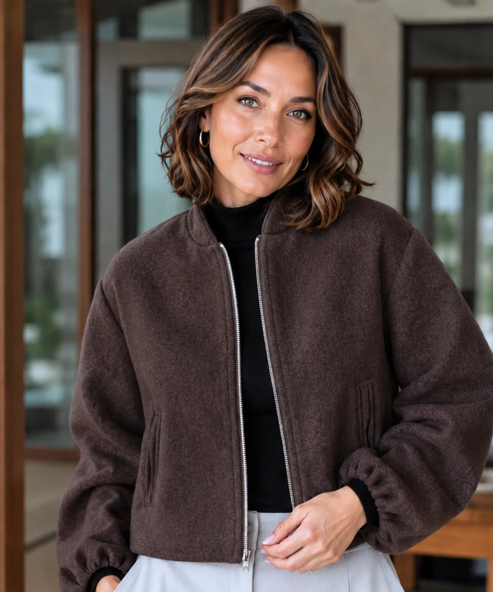 Comprar jaqueta bomber feminina lã cropped mangas bufantes zíper frontal bolsos duplos barata e promoção ANELLIMN