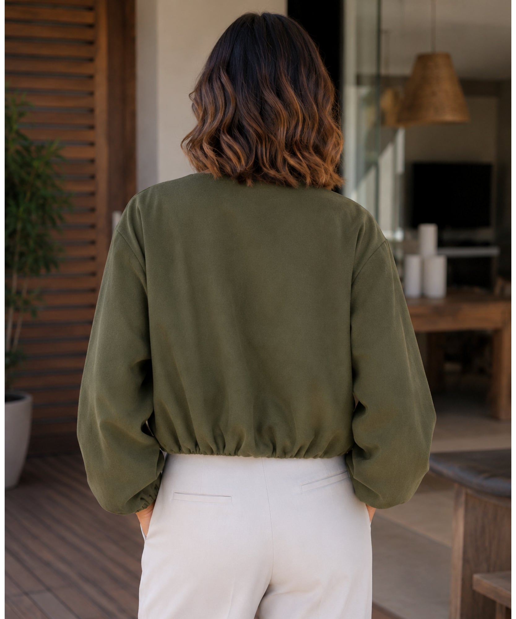 Comprar jaqueta bomber feminina lã cropped mangas bufantes zíper frontal bolsos duplos barata e promoção ANELLIMN