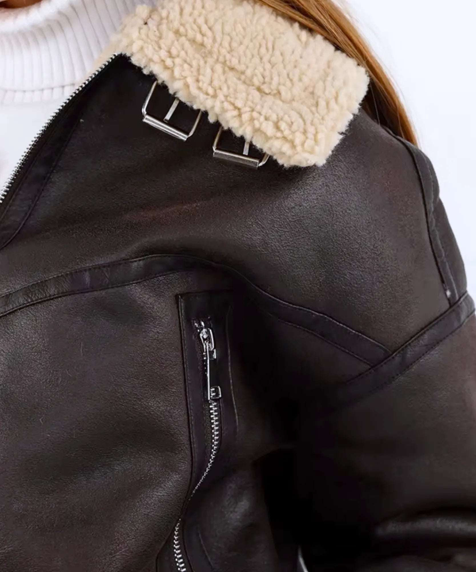 Comprar jaqueta de couro feminina com forro pelinho gola alta motociclista inverno em promoção ZARA