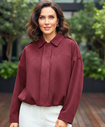 Comprar jaqueta feminina oversized em suede com gola estruturada e estilo urbano elegante para meia estação em promoção ZARA