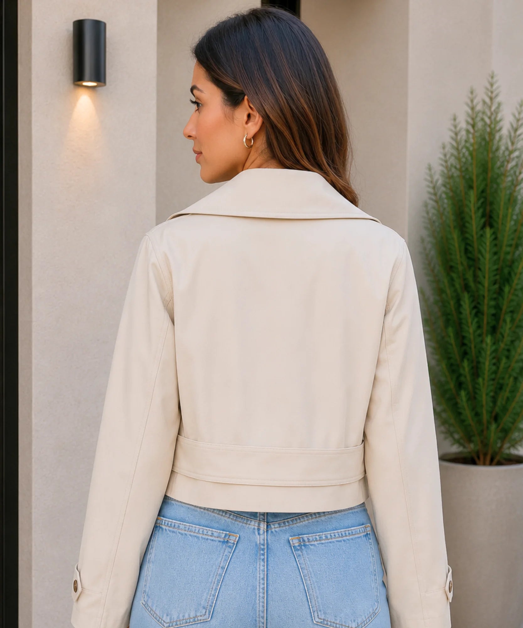 Comprar jaqueta feminina trench coat curto lapela oversized duplo botão cinto forro elegante em promoção