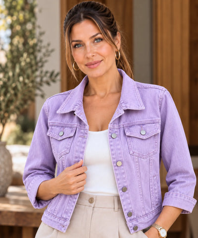 Jaqueta jeans feminina oversized denim premium lilás, modelo usando