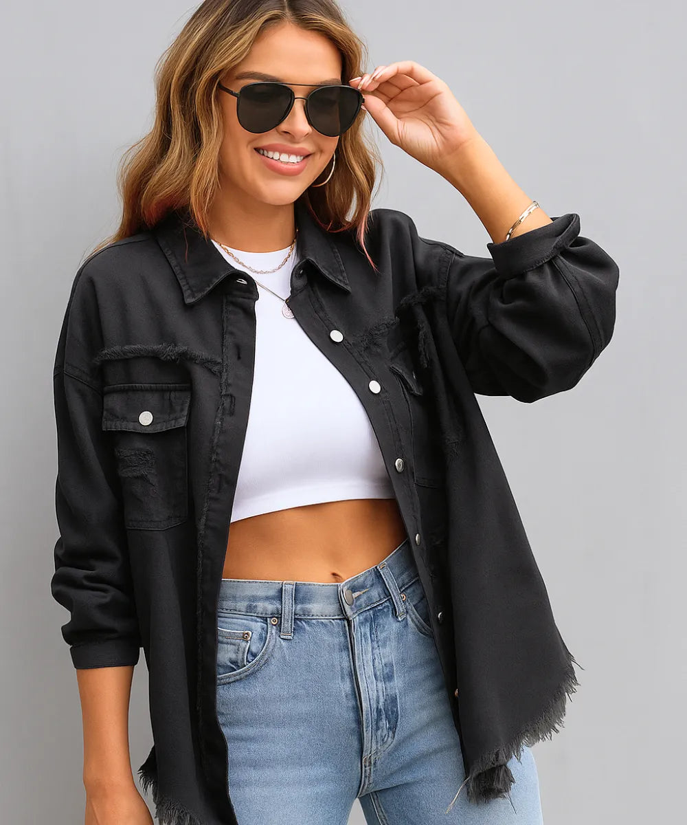 Comprar Jaqueta jeans destroyed feminina preto oversized com bolsos e botões em look casual moderno em promoção ZARA
